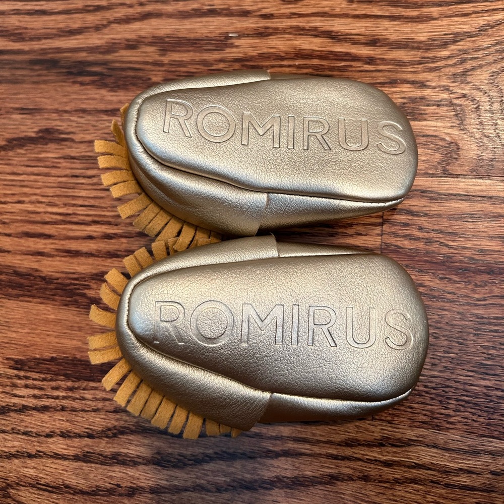 Gold Romirus baby moccasins Size 1